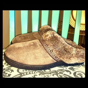 Women’s Isotoner Slippers size 9.5-10
